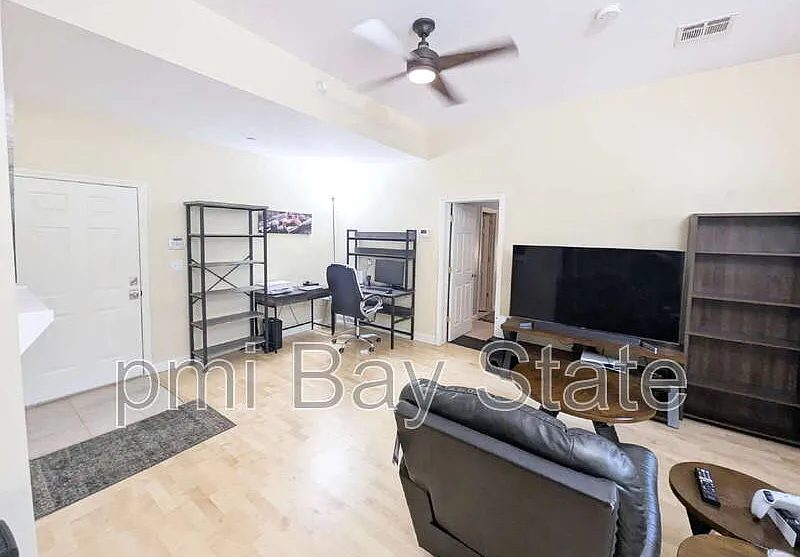 27 Saint James Ave #3