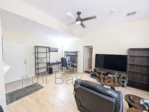 27 Saint James Ave #3 Photo 1