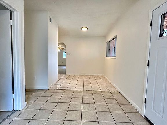 3rd image of 2645 Glenwood Dr
