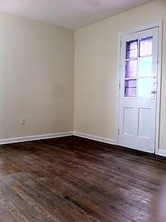 2nd image of 1121 Midland St