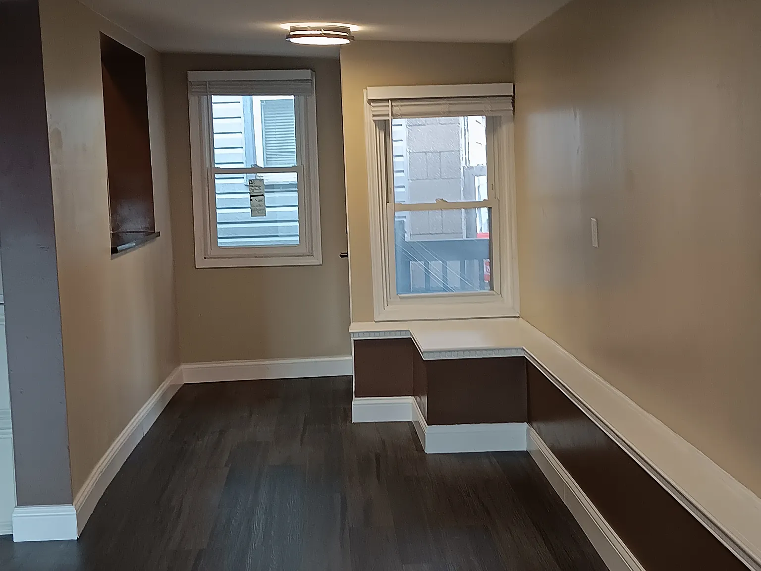 537 Gillis St — Photo 4