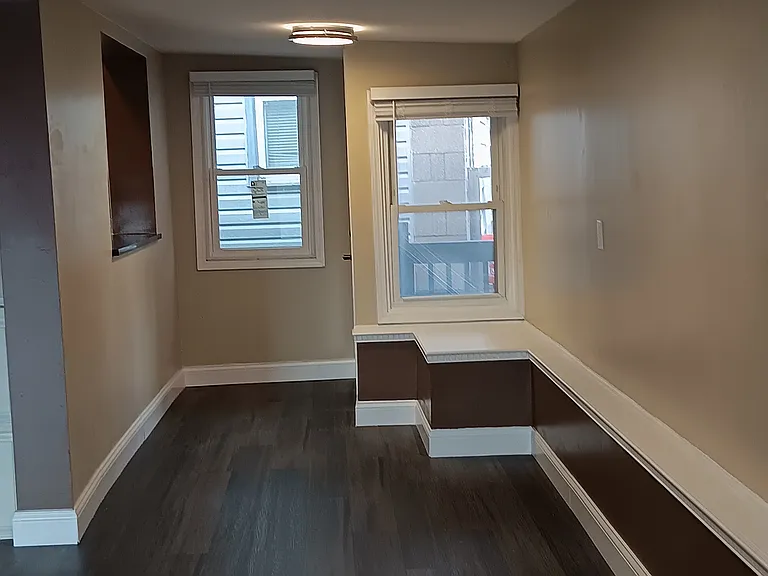 537 Gillis St #HOUSE — Photo 4