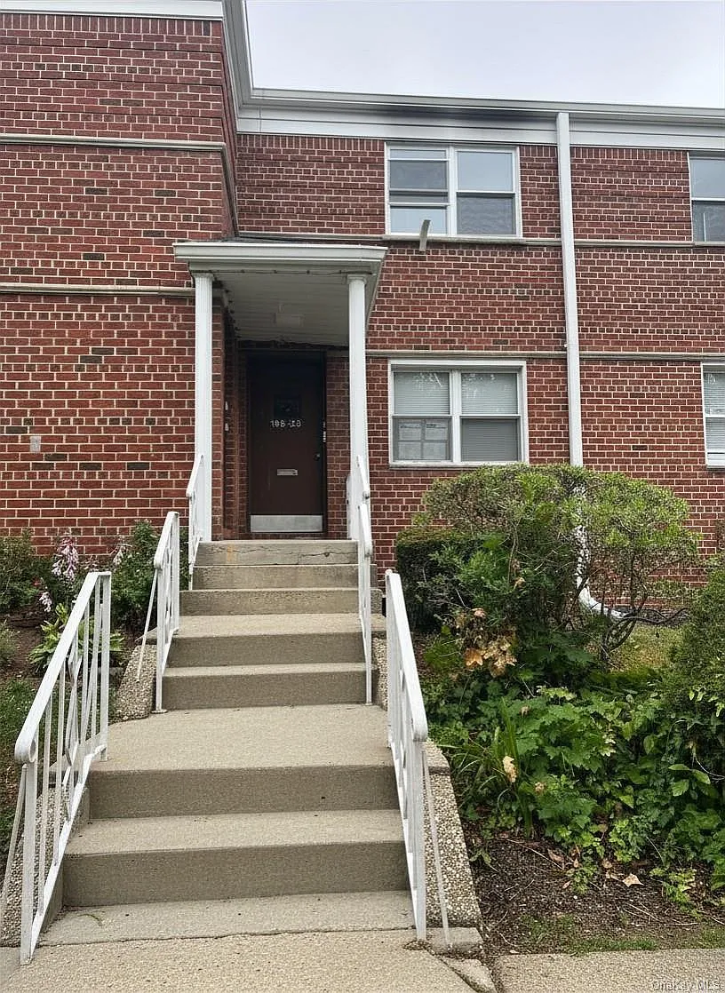 1 bed, 1.0 bath, 990 sqft, $2,300 — Photo 1