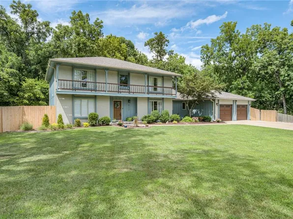 5112 Stearns St, Shawnee, KS 66203