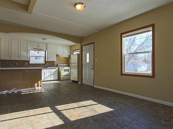 5th image of 1125 Bertchwood St