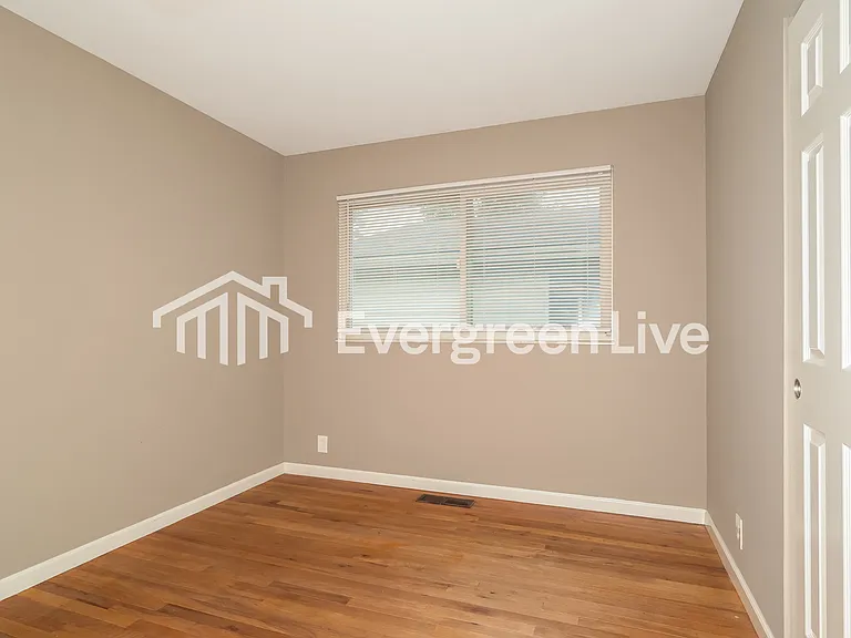 3435 Brookshire Dr — Photo 8