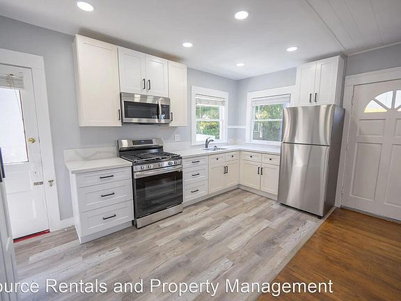 3rd image of 3743 Bancroft St