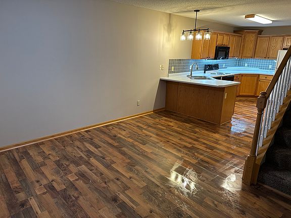 Dining area which flows into kitchen