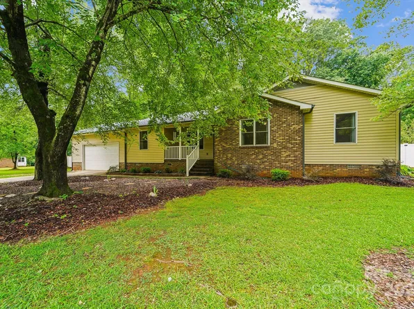 1585 Bloomfield Rd, Rock Hill, SC 29732