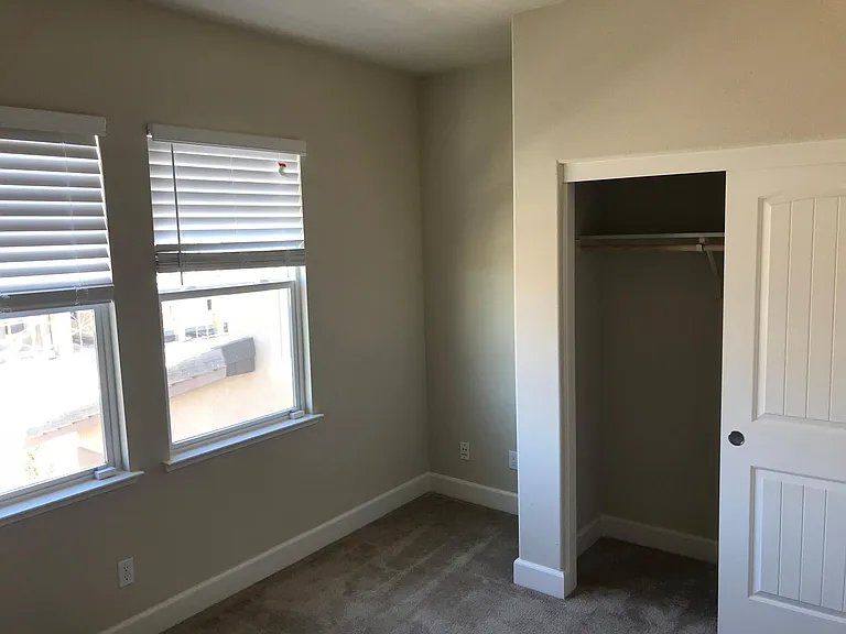 276 E Grazia Ave — Photo 2