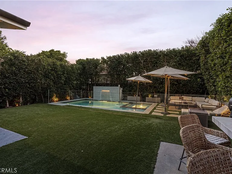 14803 Otsego St — Photo 36