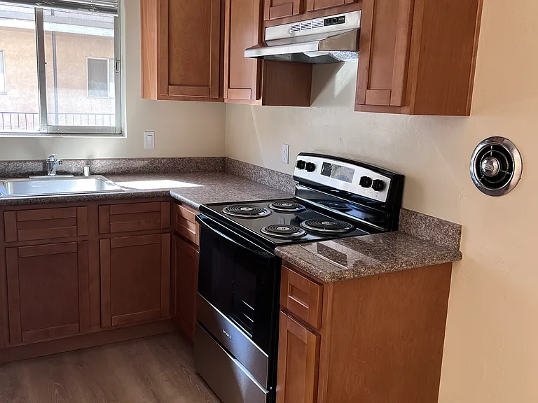 Central Avenue Apartments — Photo 11