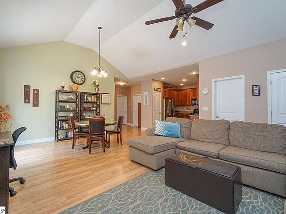 5th image of 209 Southcreek Dr