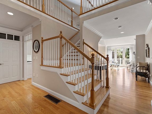 2nd image of 7 Ivana Dr