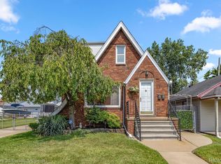 1374 McLain Ave, Lincoln Park, MI 48146