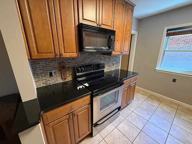 907 Marywood Dr — Photo 6