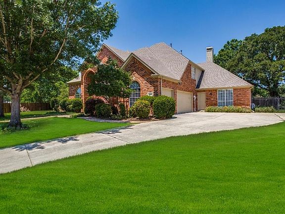 3rd image of 900 Nottingham Cir