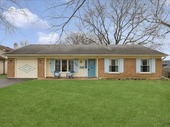 800 White Birch Ln, Lake Zurich, IL 60047