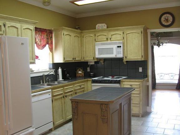 3rd image of 10067 Summerfield Dr