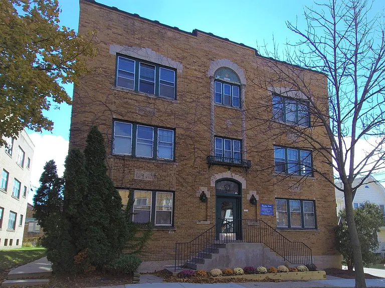 1717 E Newton Ave — Photo 10