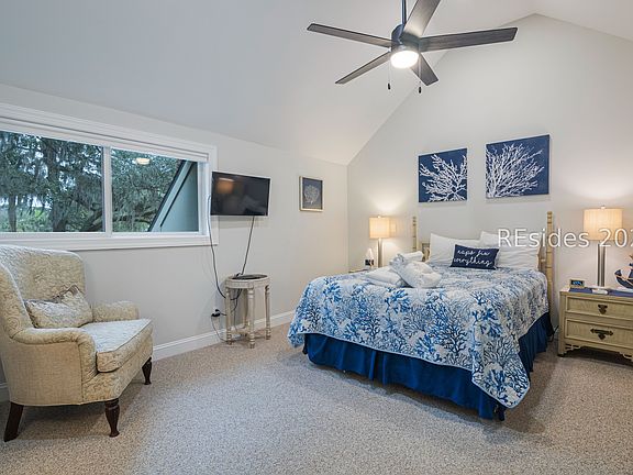 3rd image of 45 Queens Folly Rd APT 737