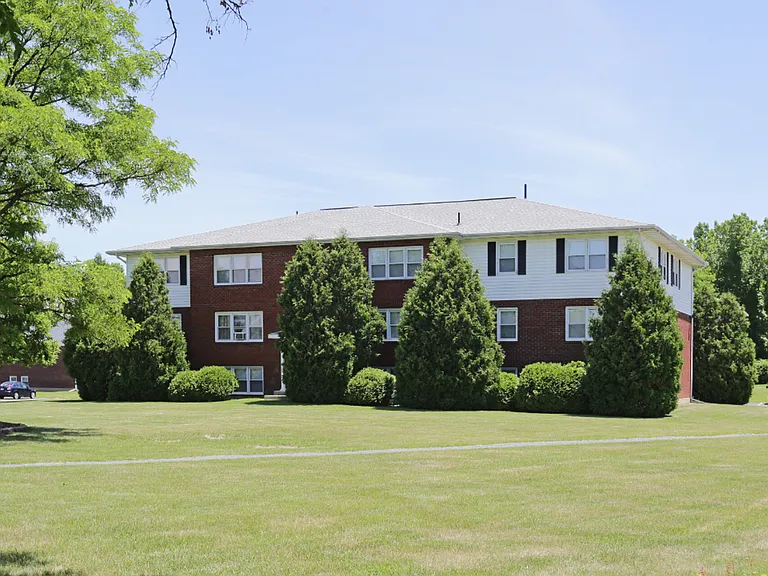 Country Gardens Apartments — Photo 7