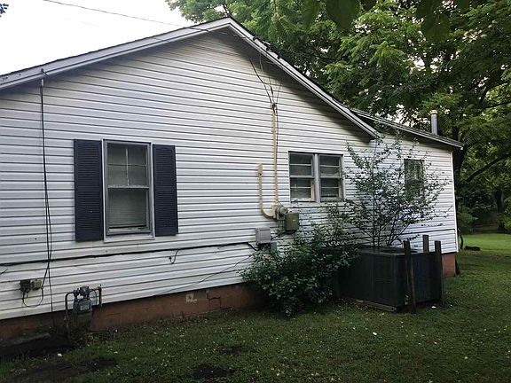 4th image of 303 Hillcrest Circle Dr