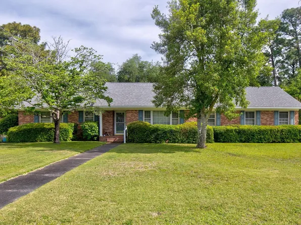 415 Cool Springs Dr, Camden, SC 29020