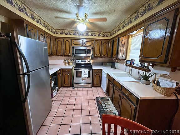 4th image of 1544 Grandview Rd