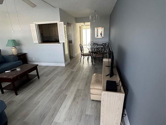 5th image of 295 Newport Ct #T