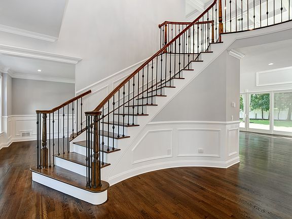 3rd image of 13 Leslie Ave