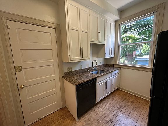 Kitchen w/ Dishwasher