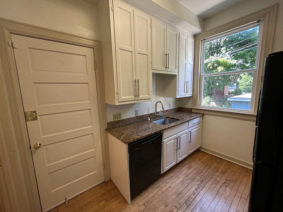 Kitchen w/ Dishwasher