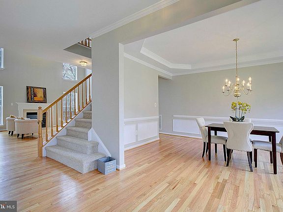 4th image of 933 Forest Bay Ct