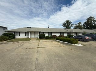 1305 18th St #17, Charleston, IL 61920
