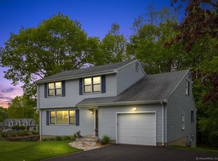 5 Vista Ln, Glastonbury, CT 06033