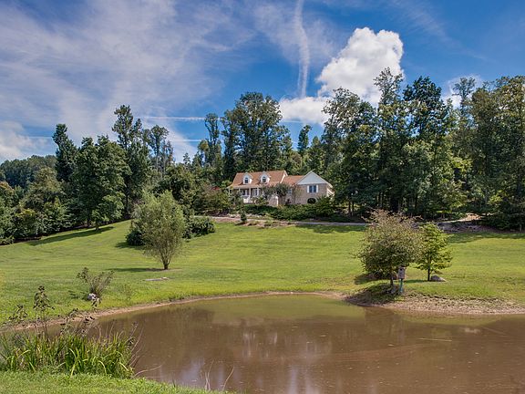 4th image of 183 Greystone Dr