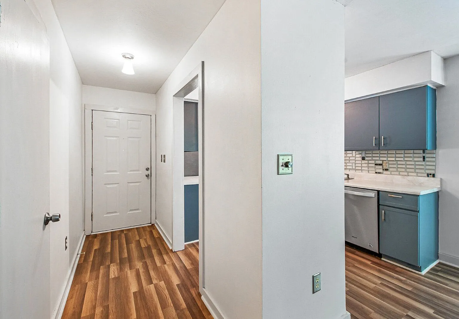 3 bed, 2.0 bath, 1887 sqft, $1,800 — Photo 4