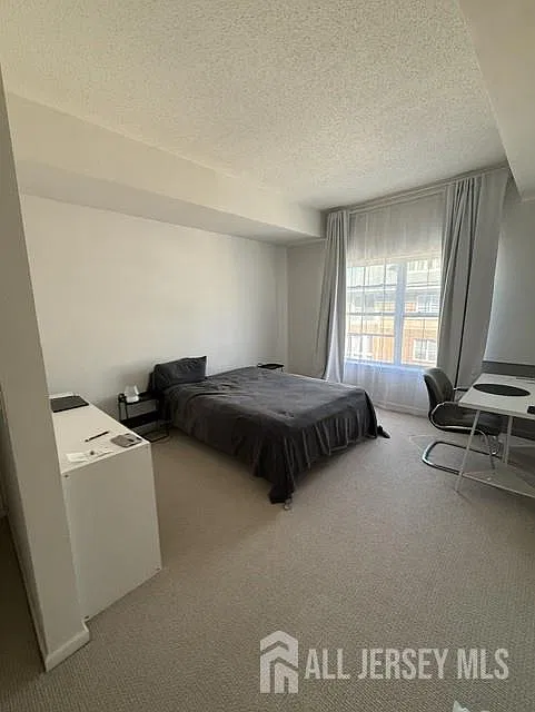1 bed, 1.0 bath, 880 sqft, $1,800 — Photo 2