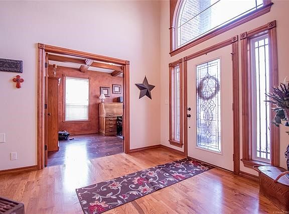5th image of 124 Williamsburg St