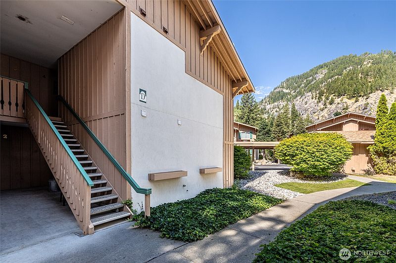 2nd image of 525 Alpine Place #D3