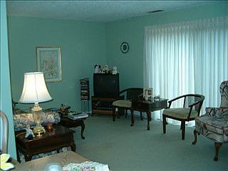 4th image of 24 Point Of Woods Dr