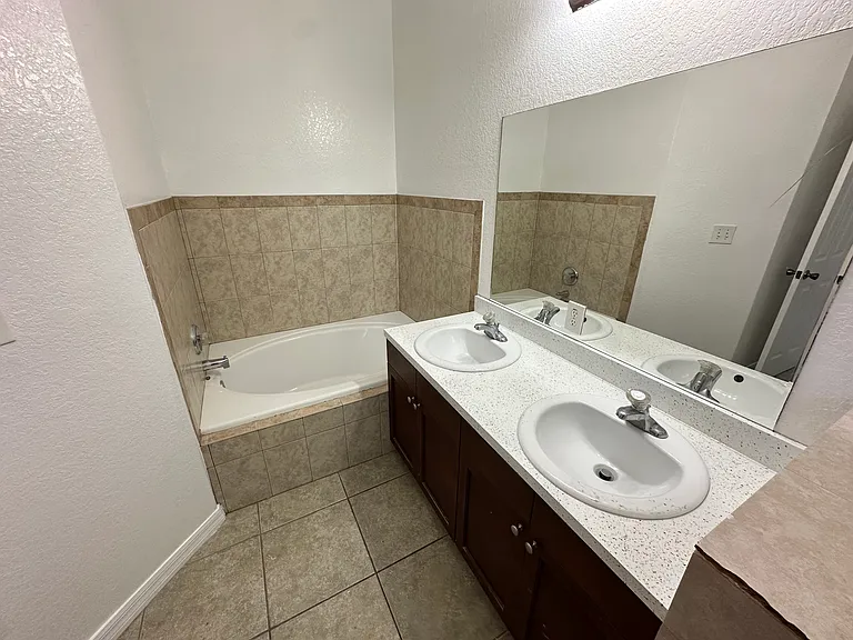 1802 Bassinger St — Photo 9