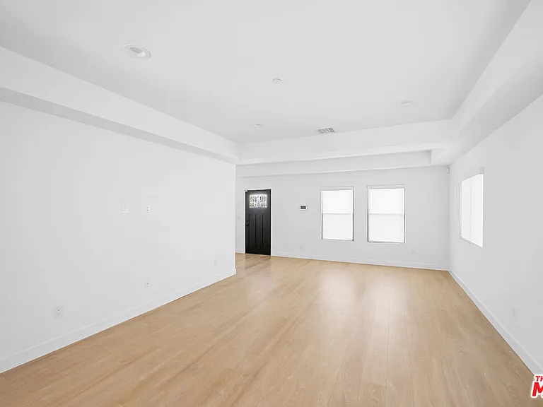5826 Craner Ave #5826 — Photo 5