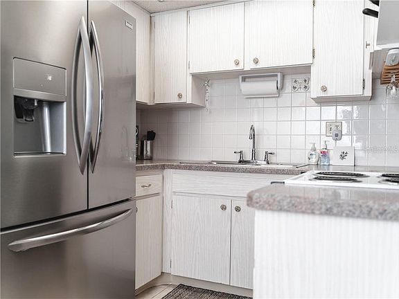 4th image of 4333 Tahitian Gardens Cir APT B