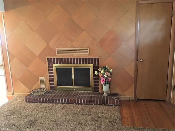This is a non functioning fireplace. For looks only.