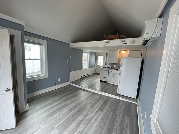 3rd image of 224 High St