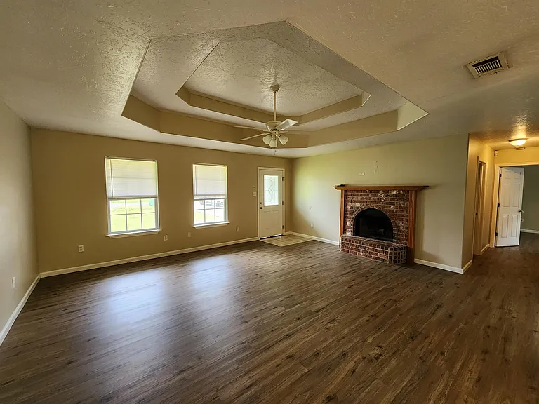 8193 Redstone Dr — Photo 2