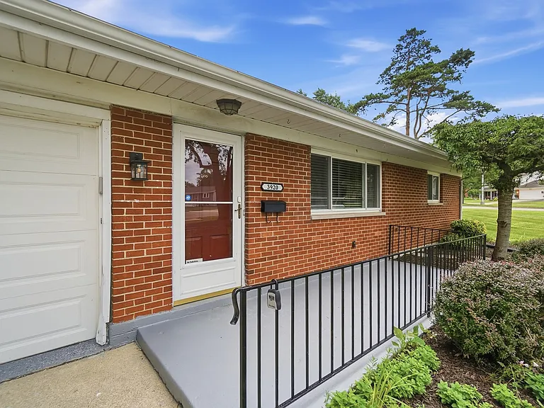 3920 Pobst Dr — Photo 4