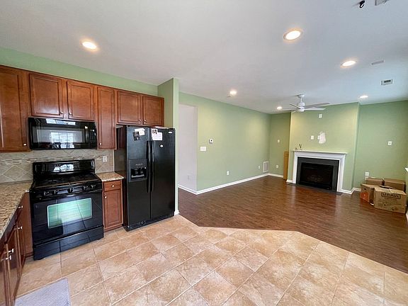 2nd image of 104 Bowling Green Cir